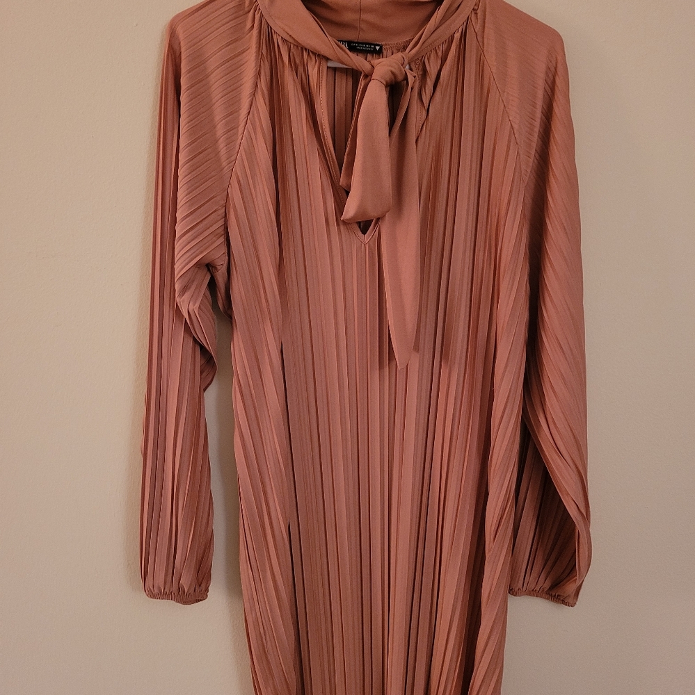 Zara Tie-Neck Flowy dress